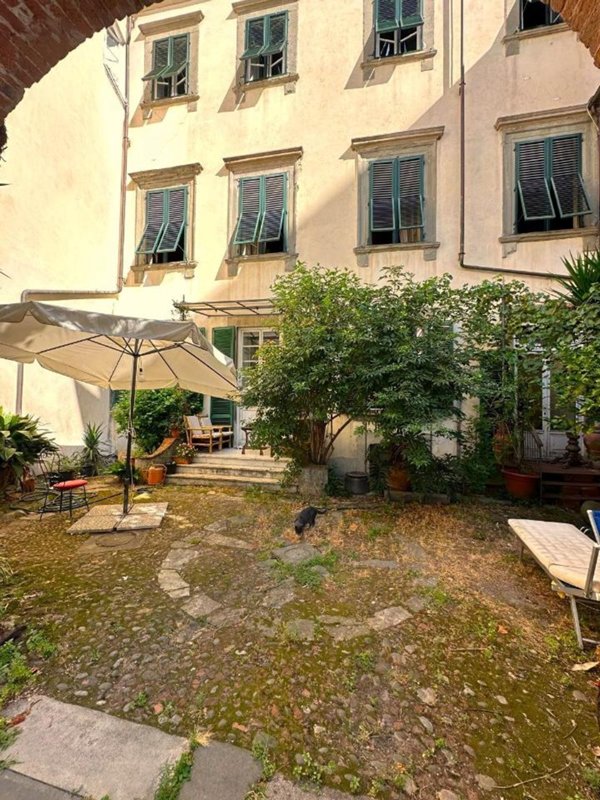 appartamento in vendita a Lucca in zona Centro Città
