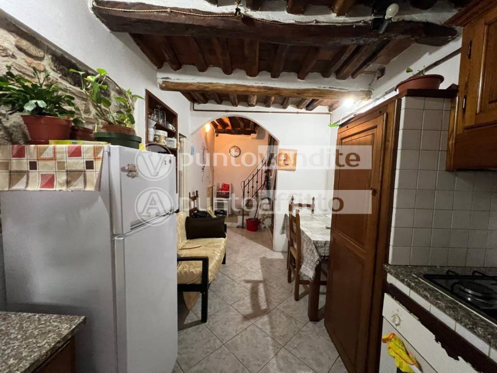 casa indipendente in vendita a Lucca in zona Chiatri