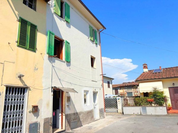 casa indipendente in vendita a Lucca in zona Nave