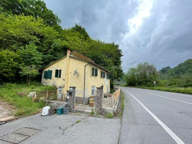 casa indipendente in vendita a Lucca in zona Ponte a Moriano