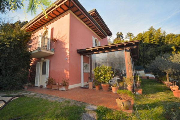 casa indipendente in vendita a Lucca in zona Arliano