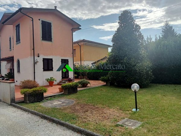 casa indipendente in vendita a Lucca in zona zona SS. Annunziata