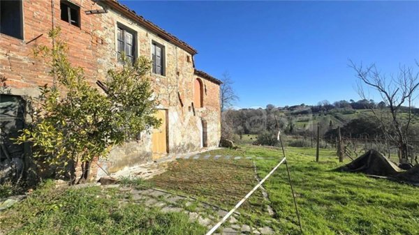 casa indipendente in vendita a Lucca in zona Ponte a Moriano