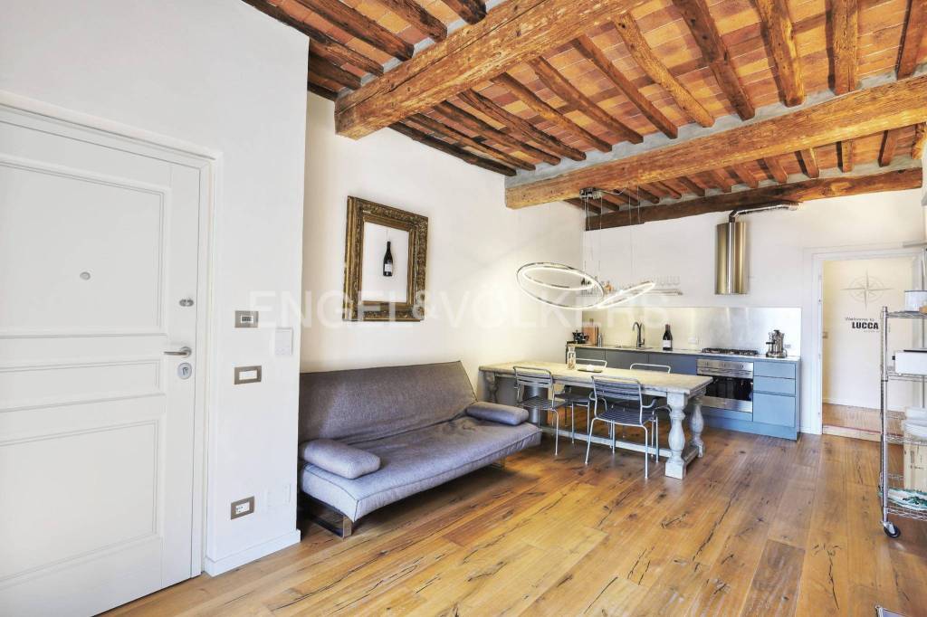 appartamento in vendita a Lucca in zona Centro Città