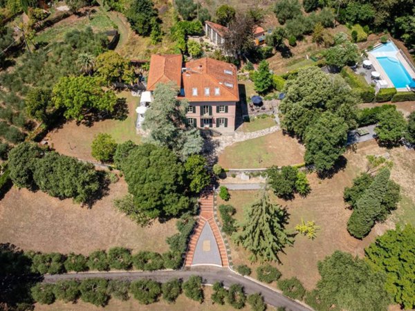 casa indipendente in vendita a Lucca in zona Monte San Quirico