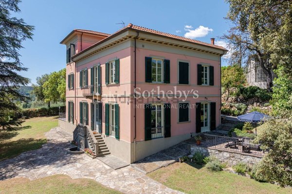 casa indipendente in vendita a Lucca