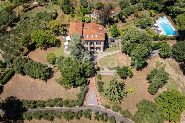 casa indipendente in vendita a Lucca