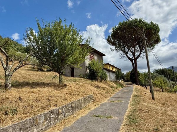 casa indipendente in vendita a Lucca in zona Monte San Quirico
