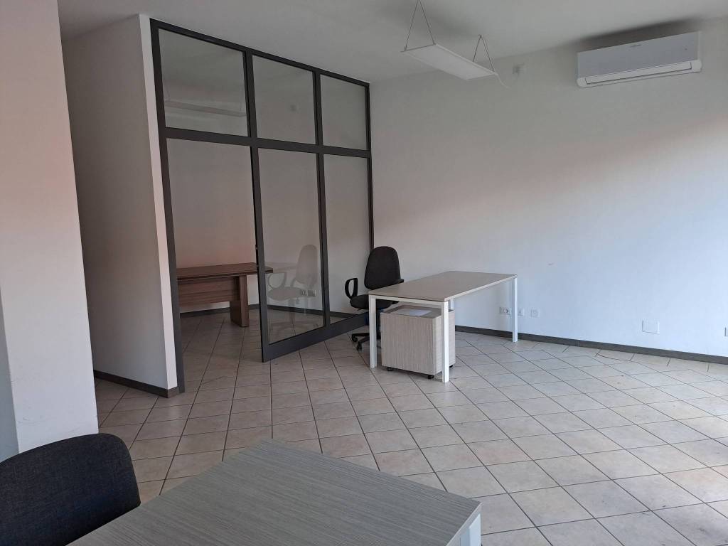 ufficio in vendita a Lucca in zona zona San Vito