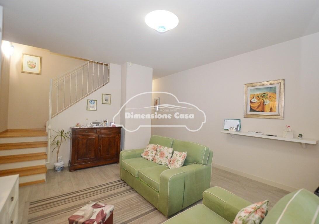 casa indipendente in vendita a Lucca in zona Picciorana