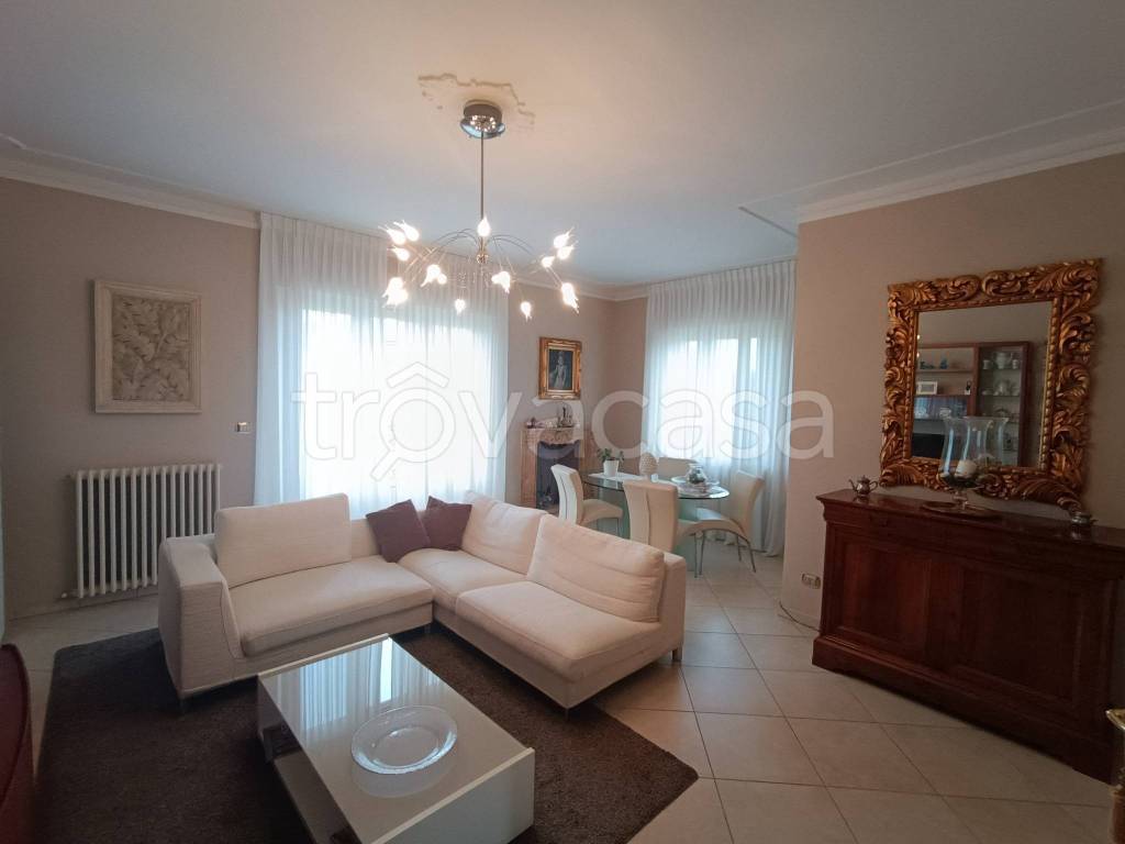 casa indipendente in vendita a Lucca in zona Monte San Quirico