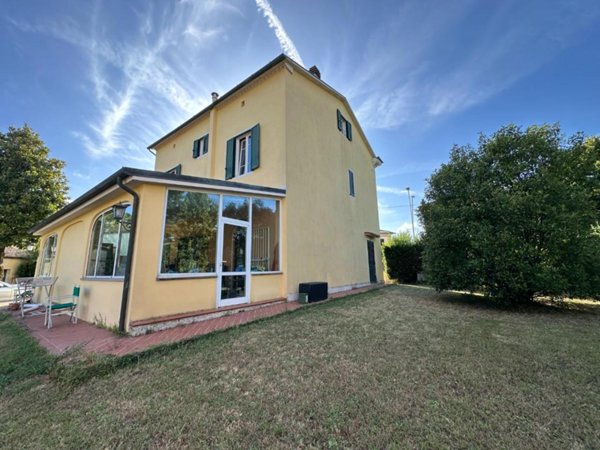 casa indipendente in vendita a Lucca in zona Centro Città