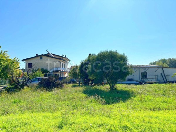 casa indipendente in vendita a Lucca in zona Montuolo