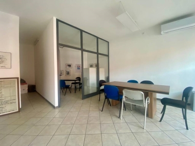 ufficio in vendita a Lucca in zona Centro Città