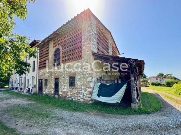 casale in vendita a Lucca in zona Vicopelago