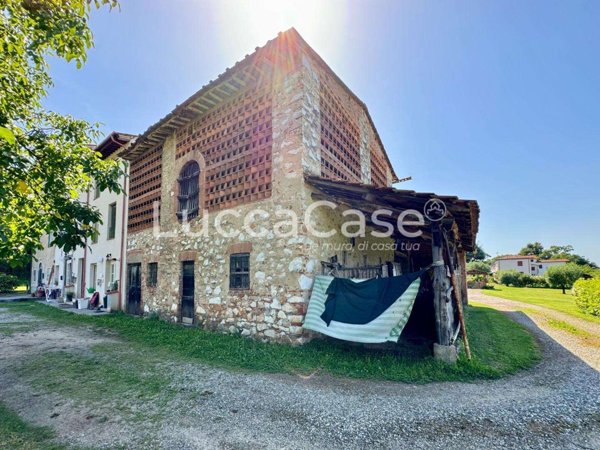 casale in vendita a Lucca in zona Vicopelago