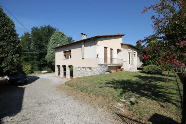 casa indipendente in vendita a Lucca in zona Ponte a Moriano