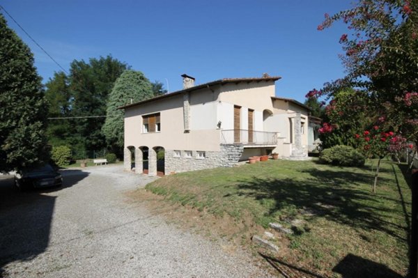 casa indipendente in vendita a Lucca in zona Ponte a Moriano