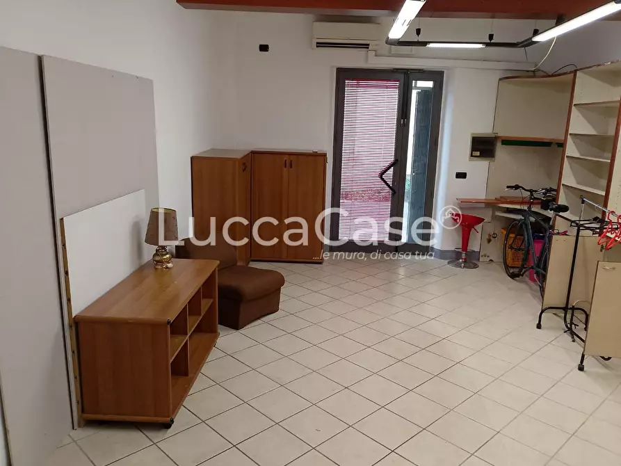 locale commerciale in vendita a Lucca in zona Centro Città