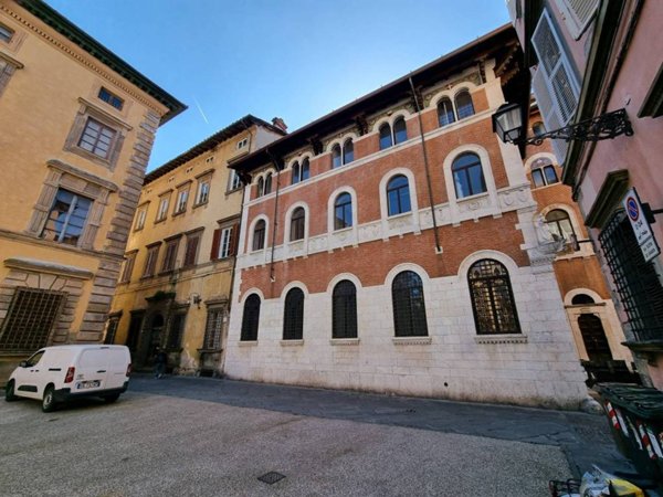 intera palazzina in vendita a Lucca in zona Centro Città