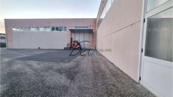 capannone in vendita a Lucca in zona zona San Marco
