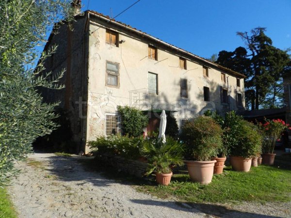 casa indipendente in vendita a Lucca in zona Centro Città