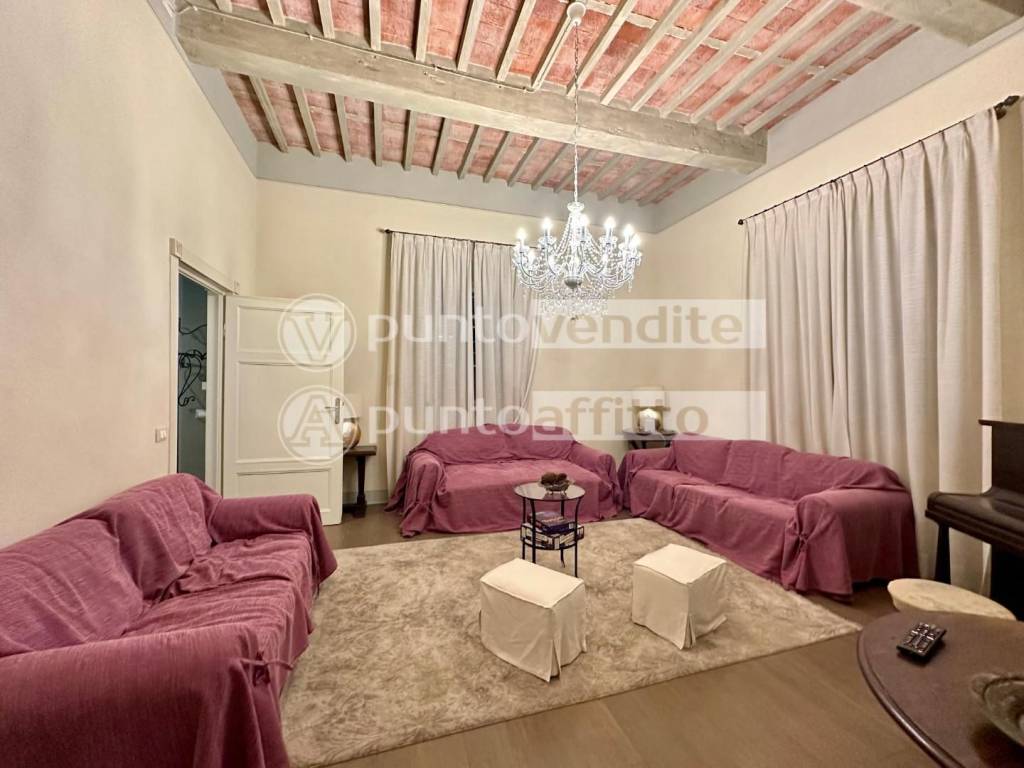 casa indipendente in vendita a Lucca in zona Centro Città