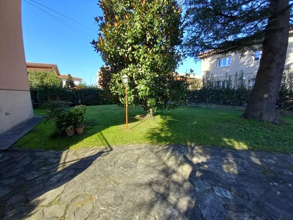casa indipendente in vendita a Lucca in zona zona Antraccoli