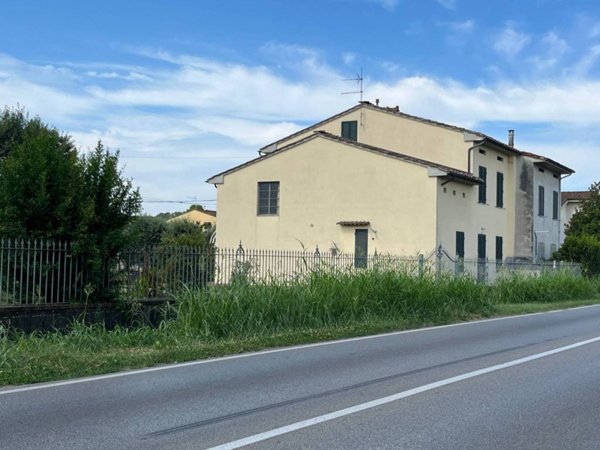 casa indipendente in vendita a Lucca in zona zona Antraccoli