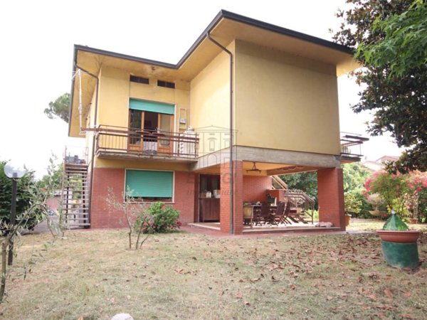 casa indipendente in vendita a Lucca in zona Centro Città
