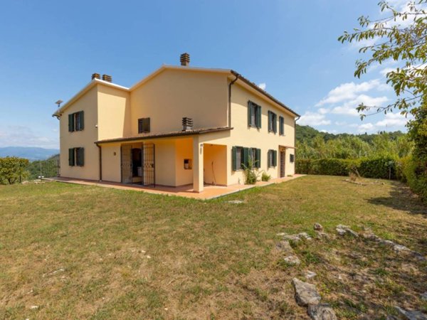 casa indipendente in vendita a Lucca in zona Arliano