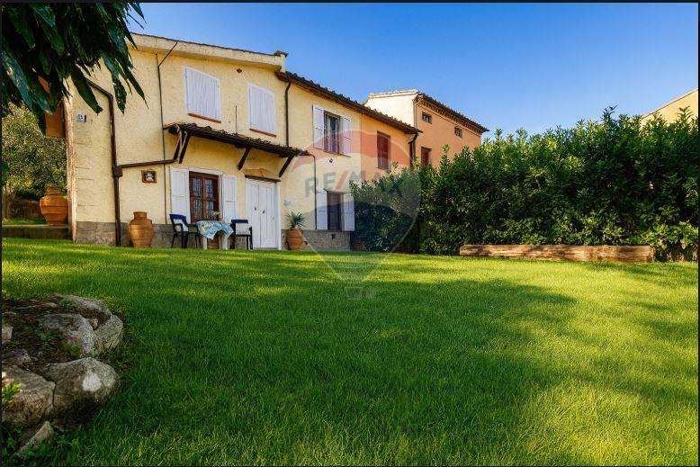 casa indipendente in vendita a Lucca in zona Santa Maria del Giudice