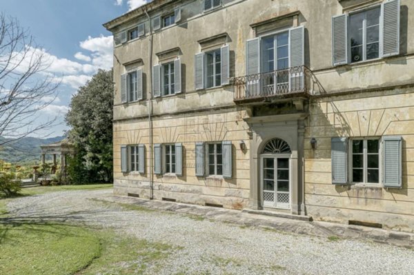 villa in vendita a Lucca in zona Centro Città