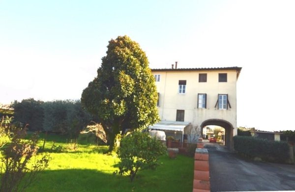 casa indipendente in vendita a Lucca in zona San Pietro a Vico