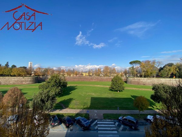 ufficio in vendita a Lucca in zona Centro Città