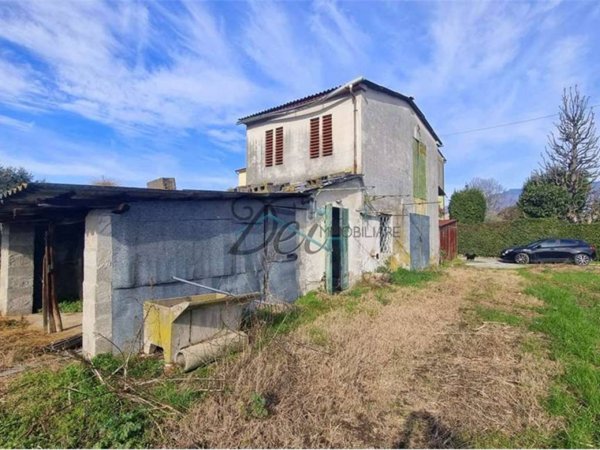 casa indipendente in vendita a Lucca in zona San Pietro a Vico
