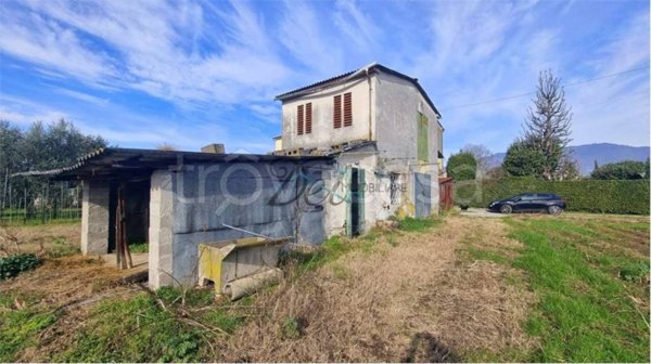 casa indipendente in vendita a Lucca in zona San Pietro a Vico