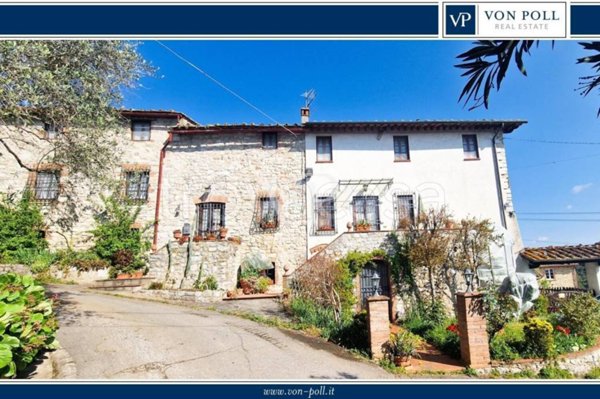 casa indipendente in vendita a Lucca in zona Chiatri