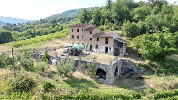 casa indipendente in vendita a Lucca in zona Centro Città