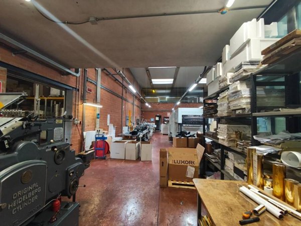 locale commerciale in vendita a Lucca in zona Picciorana