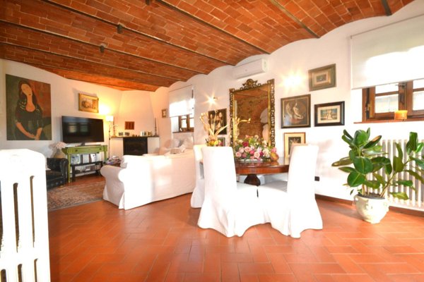 casale in vendita a Lucca in zona Centro Città