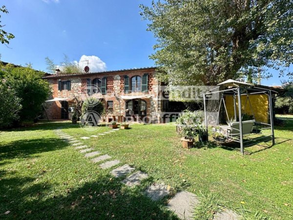 casale in vendita a Lucca in zona Centro Città