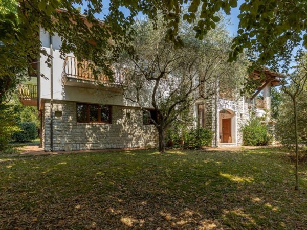 casa indipendente in vendita a Lucca in zona Santa Maria del Giudice