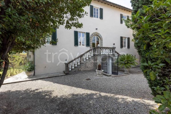 casa indipendente in vendita a Lucca in zona Centro Città