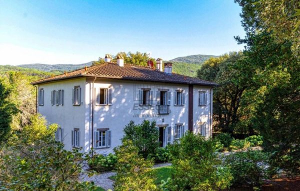 casa indipendente in vendita a Lucca in zona Centro Città