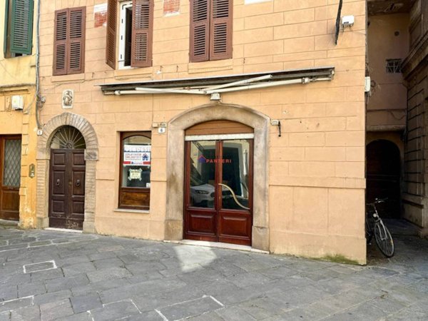 negozio in vendita a Lucca in zona Centro Città
