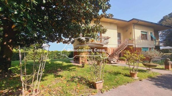 casa indipendente in vendita a Lucca in zona Monte San Quirico