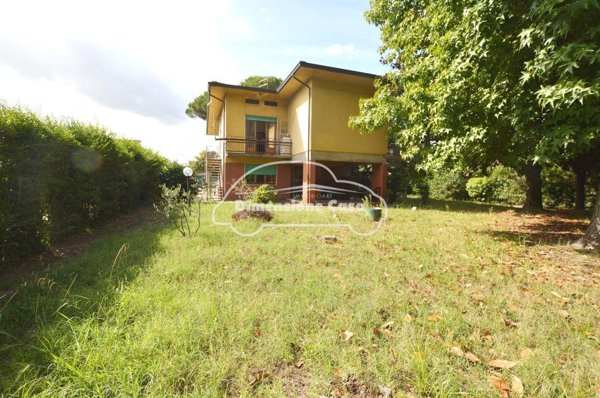 casa indipendente in vendita a Lucca in zona Centro Città