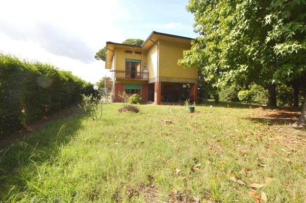 casa indipendente in vendita a Lucca in zona Centro Città