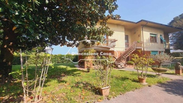 casa indipendente in vendita a Lucca in zona Centro Città
